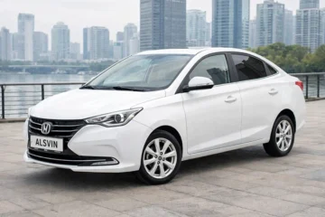 Белый седан Changan Alsvin