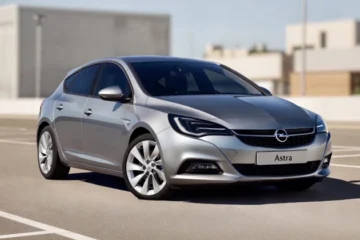 Серебристый Opel Astra K
